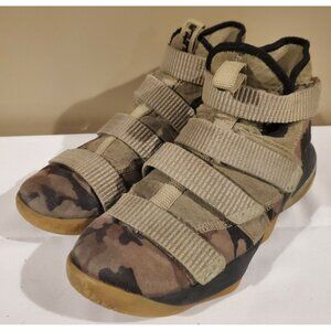 Boy's Camoflauge Nike Zoom Sneakers, Size 6.5Y, 918369-200